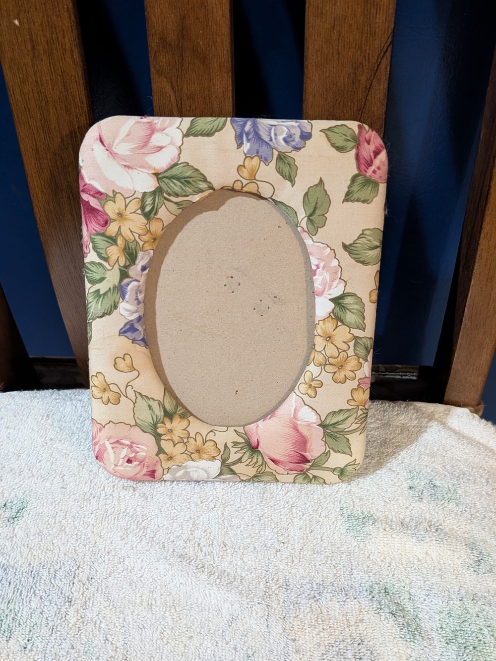 Vintage 1990 MANN Floral Fabric Photo Frame Cottagecore 9 x 7 Oval